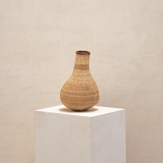 Handmade Vases from Zimbabwe: lofty art of Tonga
